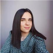 Estudiante de Magisterio de Primaria que ofrece apoyo escolar para reforzar y repasar las diferentes materias escolares